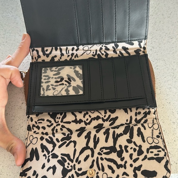 Jessica Simpson Sherpa Viena Tri Fold Wallet / wristlet - Picture 5 of 5